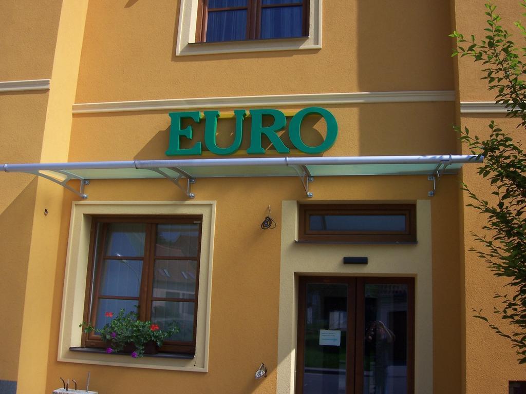 Pension Euro Микулов Екстериор снимка